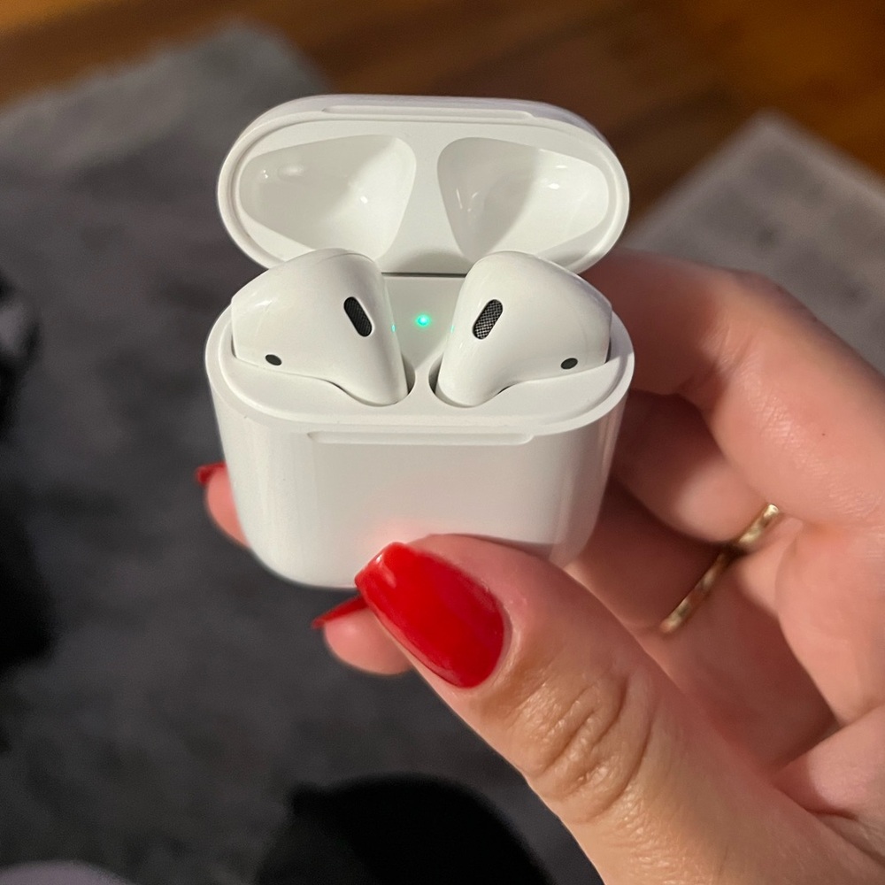 Lightly used Apple Airpods 2nd Generation with Charger